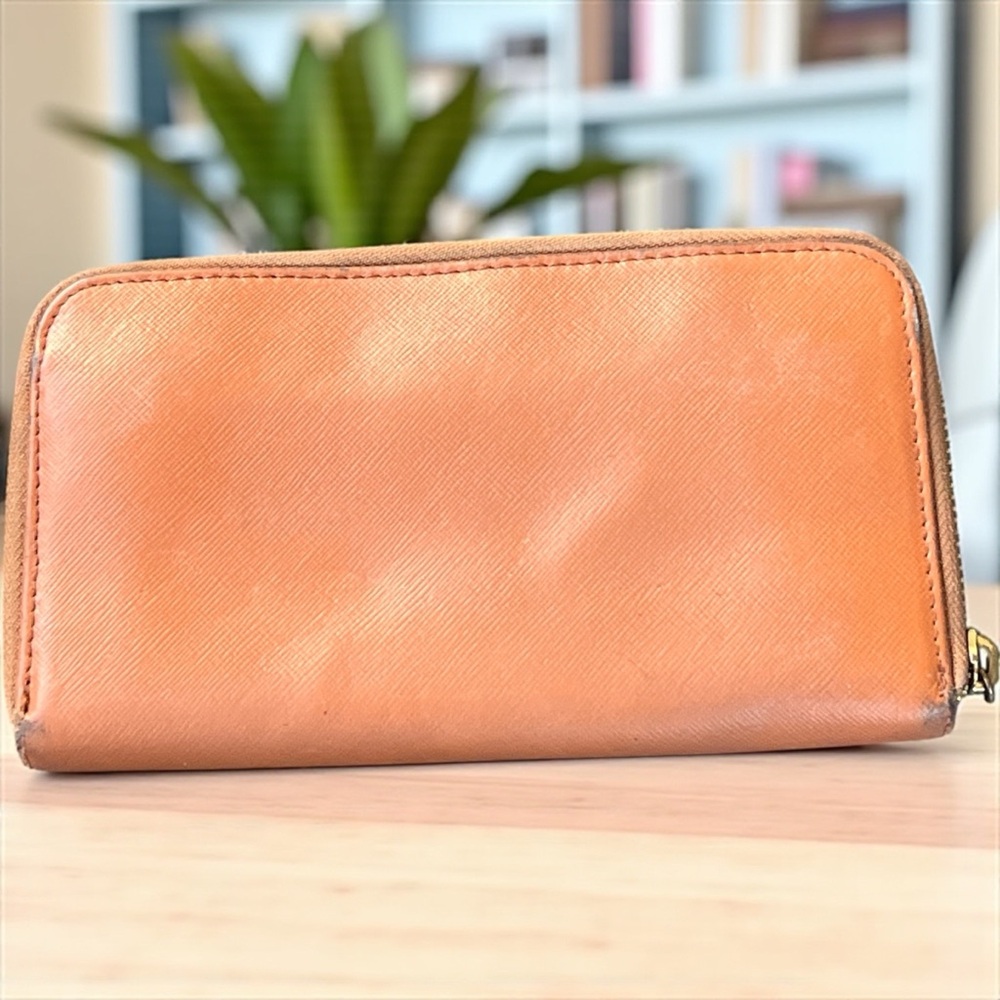 Tory Burch Leather Camel Robinson Zip Continental Wallet with Gold Emblem - Picture 2 of 5